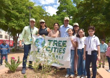 Recibe Toño Astiazarán el distintivo mundial Tree Cities Of The World