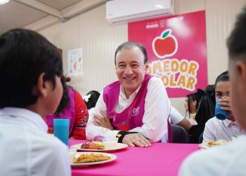 Gobernador Durazo arranca distribución de libros de texto y desayunos gratuitos para alumnos de educación básica
