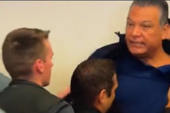 Un senador demócrata, expulsado a la fuerza de una comparecencia sobre las protestas de Los Ángeles