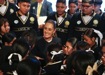 Sheinbaum encabeza ceremonia del primer ciclo escolar del bachillerato nacional, un derecho para los jóvenes en México