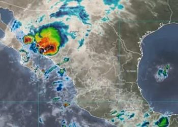 “Lorena” se debilita pero mantiene en alerta a México por fuertes lluvias: estados más afectados