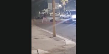 Pleito entre jóvenes y policías de Hermosillo tras reporte por escandalizar y beber alcohol (Video)