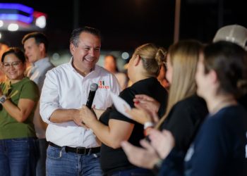 Entrega Toño Astiazarán andador lineal Lázaro Cárdenas, obra elegida por vecinos a través del presupuesto CRECES