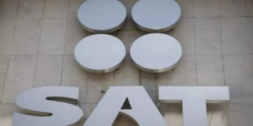 ¿Por qué se van a paro trabajadores del SAT y qué piden?