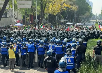 Sin llegar al Zócalo concluye reducida marcha de la ‘Generación Z’