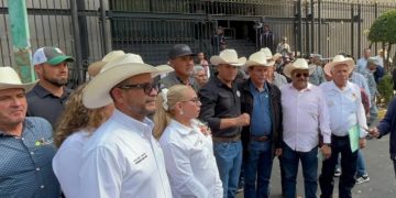 Inicia diálogo de transportistas y productores con Gobernación