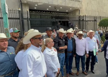 Gobierno y transportistas cierran mesa sin acuerdos; seguirán bloqueos carreteros