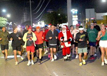 Participa Toño Astiazarán en Trote Navideño