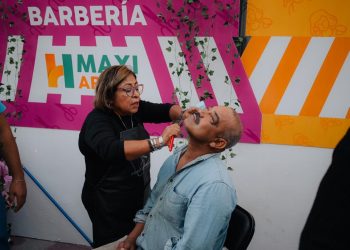 Apoya Toño Astiazarán a emprendedoras con el programa Maxi Apoyo