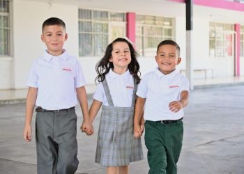 SEC llama a madres y padres a registrar tallas de uniformes gratuitos para el ciclo 2026-2027