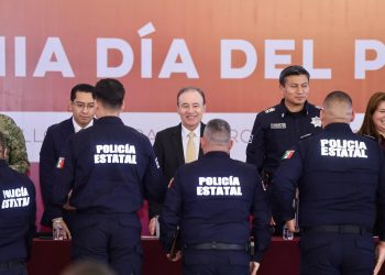 Gobernador Durazo duplica estado de fuerza con más patrullas y reconoce a policías en su día