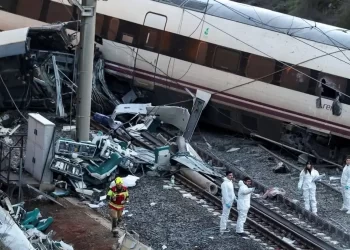 Accidente del tren en España suma 40 muertos, 37 desaparecidos y 121 heridos