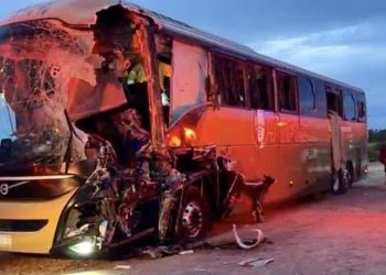 Sube a 5 cifra de muertos tras choque de autobús Tufesa y tráiler en Sonora