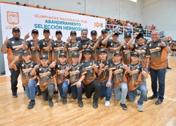 Abandera Toño Astiazarán a la selección más grande de Hermosillo que participará en la Olimpiada Nacional