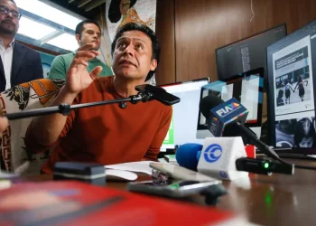 Lo despiden y se nego a obedecer “Seguiré en la SEP hasta recibir mi oficio de despido”, asegura Marx Arriaga