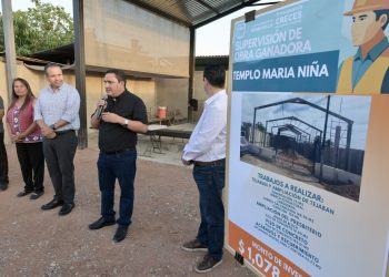 Apoya Toño Astiazarán a familias de la colonia Mártires de Cananea con obra ganadora del Presupuesto CRECES