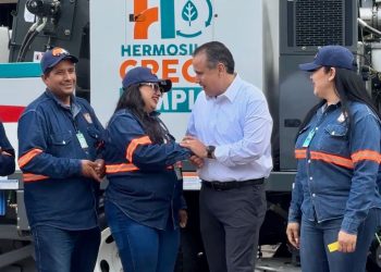 Mejora Toño Astiazarán limpieza y entorno de la ciudad con la entrega de cinco nuevas barredoras