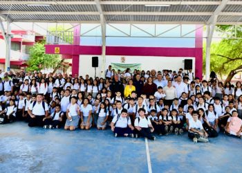 Realiza Toño Astiazarán donación de equipo de cómputo a secundaria 9, “Arq. Gustavo F. Aguilar Beltrán” en inicio de ciclo escolar