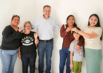 Beneficia Toño Astiazarán a familias de El Ranchito con cuartos adicionales en su vivienda