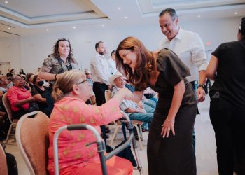 Beneficia Toño Astiazarán a más de 2 mil 500 adultos mayores a través de Construyendo Sonrisas