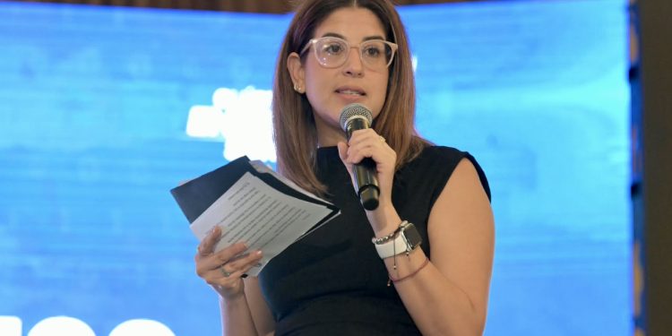 Comparte Mónica Bravo herramientas para fortalecer habilidades y liderar proyectos en Foro Mundial de Energía Solar