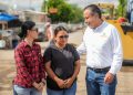 Inicia Toño Astiazarán rehabilitación de calles en Miguel Alemán y entrega tinacos y becas a familias de Kino